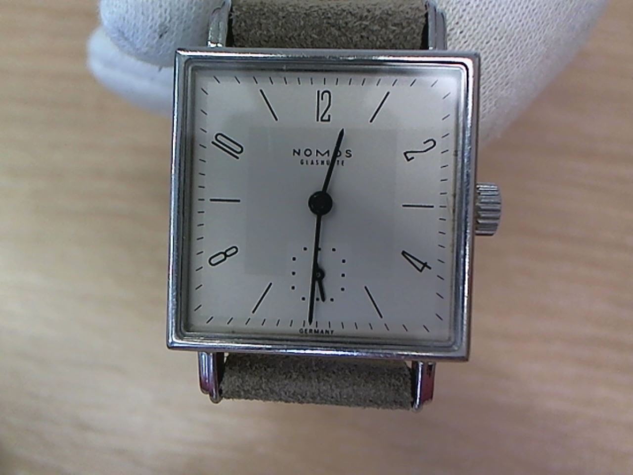 NOMOS GLASHÜTTE reparieren