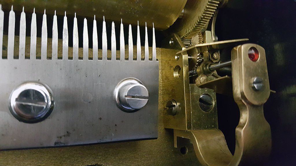 Spieluhr  reparieren