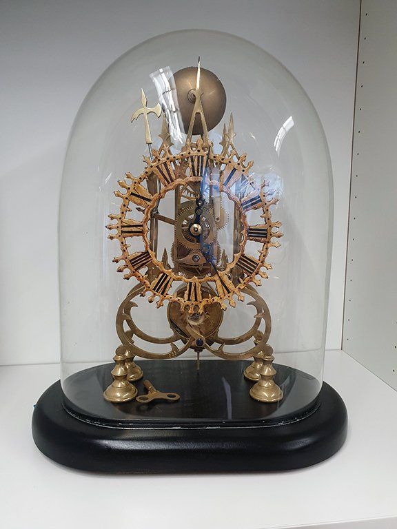 Tischuhr skelettiert Tischuhr skelettiert Reparatur