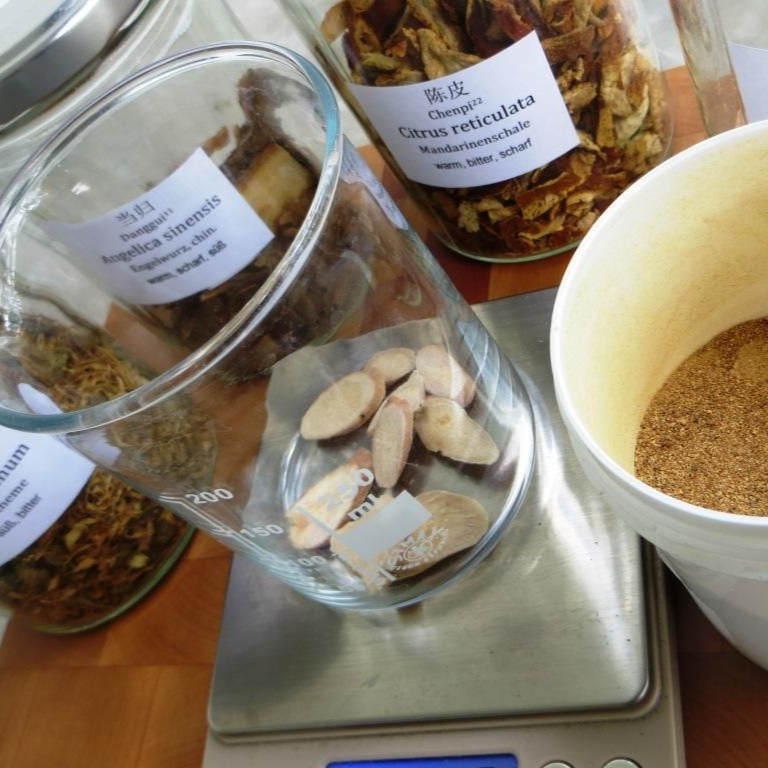 Chinesische Kräuter, chinesische Kräuterrezepturen/ Phytotherapie in Winnenden, Diana Rahn, Heilpraktikerin