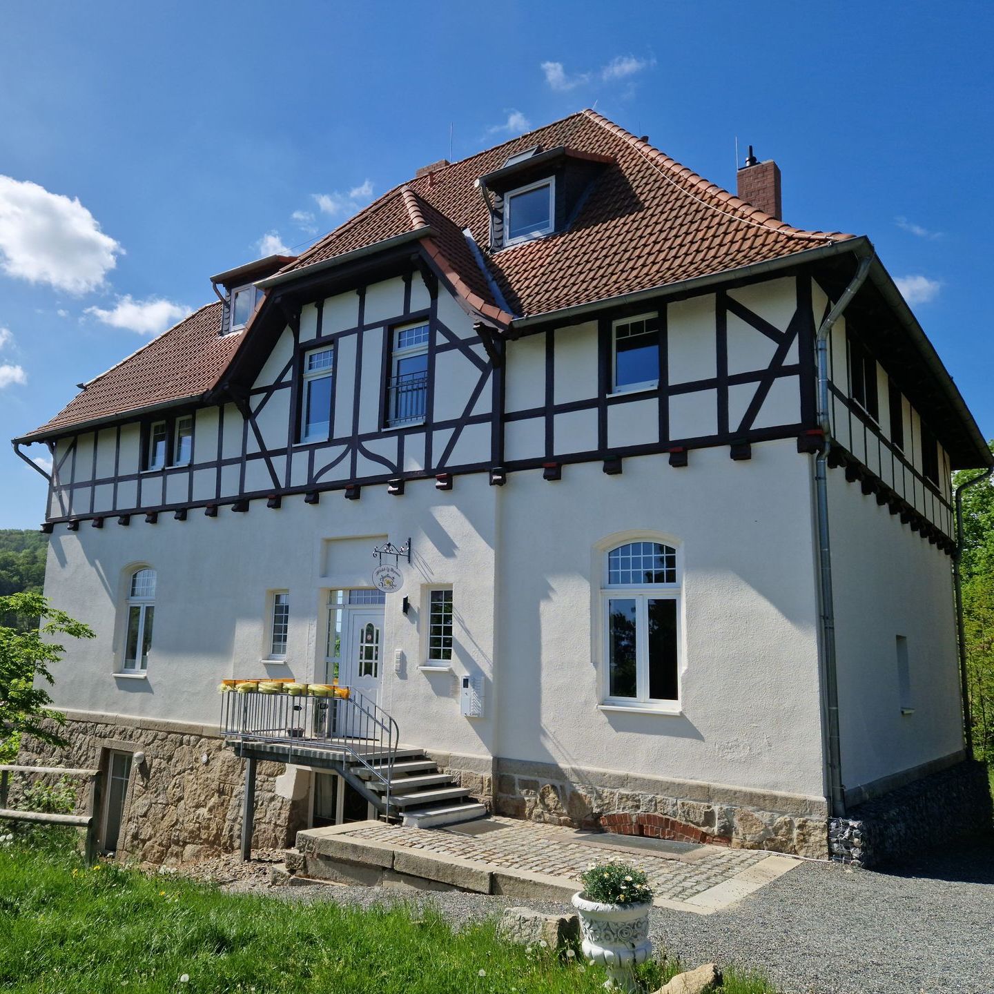 Außenansicht Villa Ratskopf Anfahrt zur Villa Ratskopf