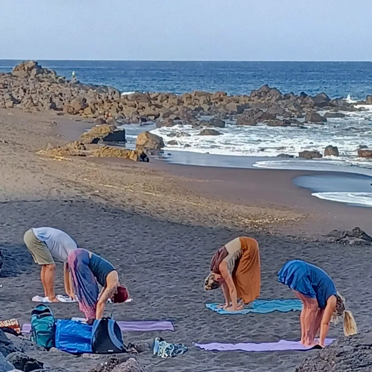 Yoga am Strand von La Gomera
