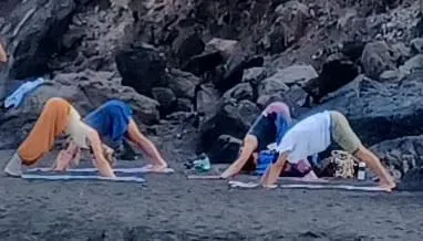 Yogaeinheit am Strand