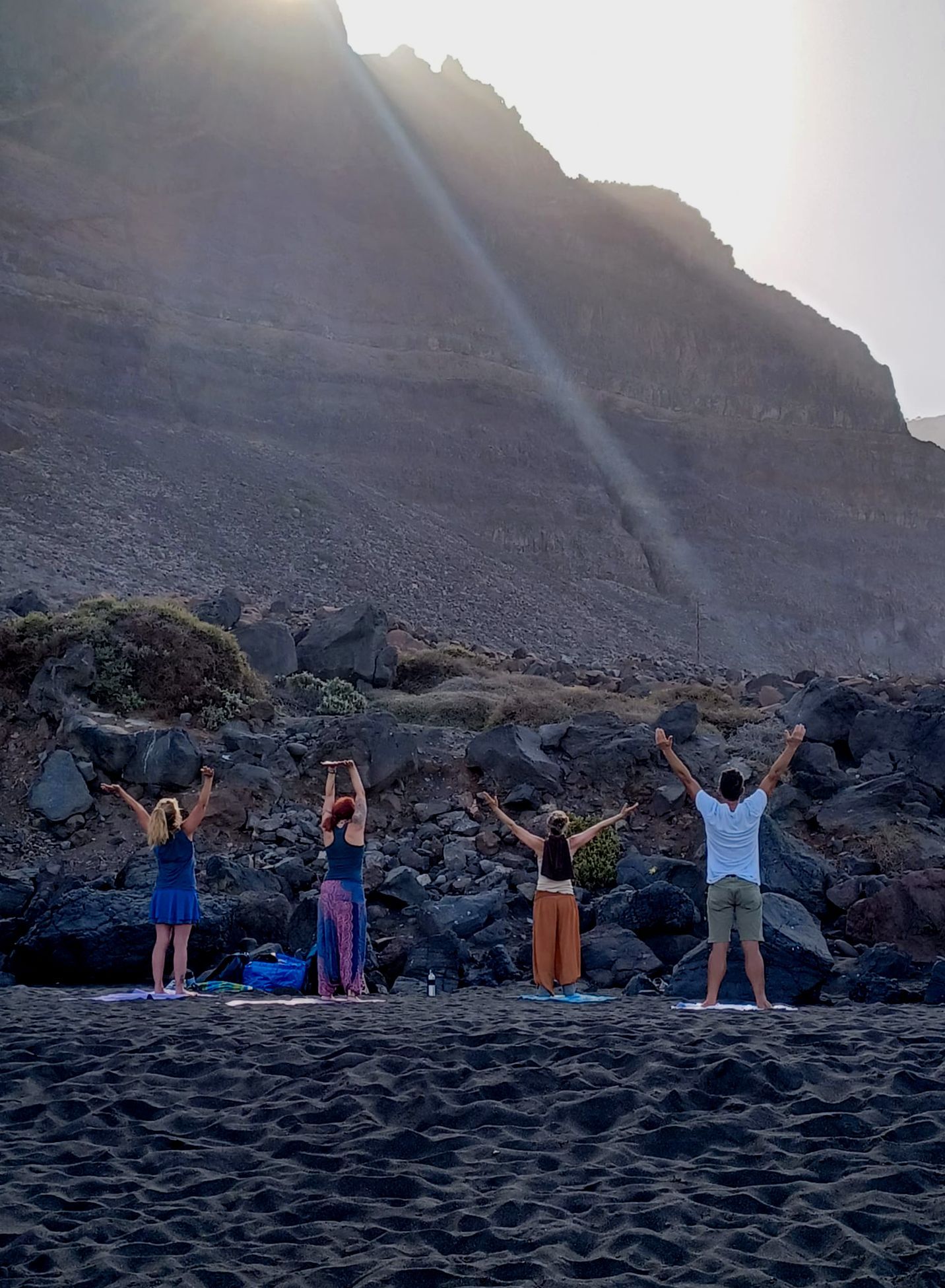 Vikara-Yoga am Strand von Valle Gran Rey
