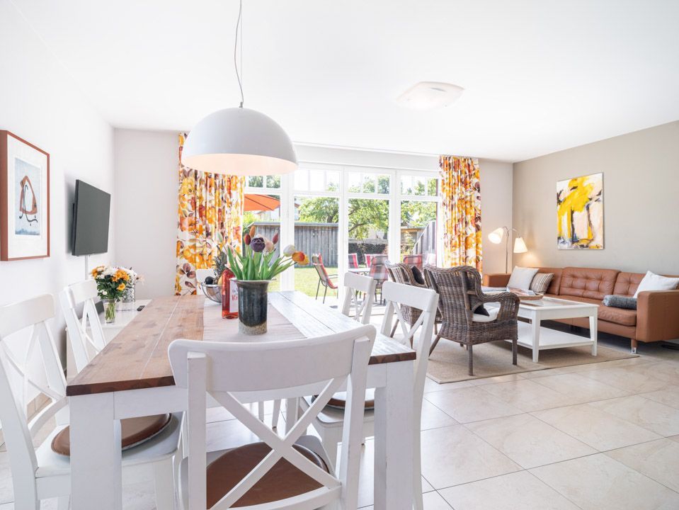 Fotografie Ferienwohnung Wohnzimmer und Essbereich