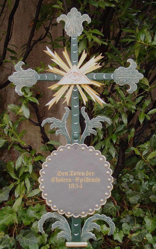 Gedenkkreuz für die Cholera-Opfer 1854 auf dem Friedhof in München-Haidhausen
