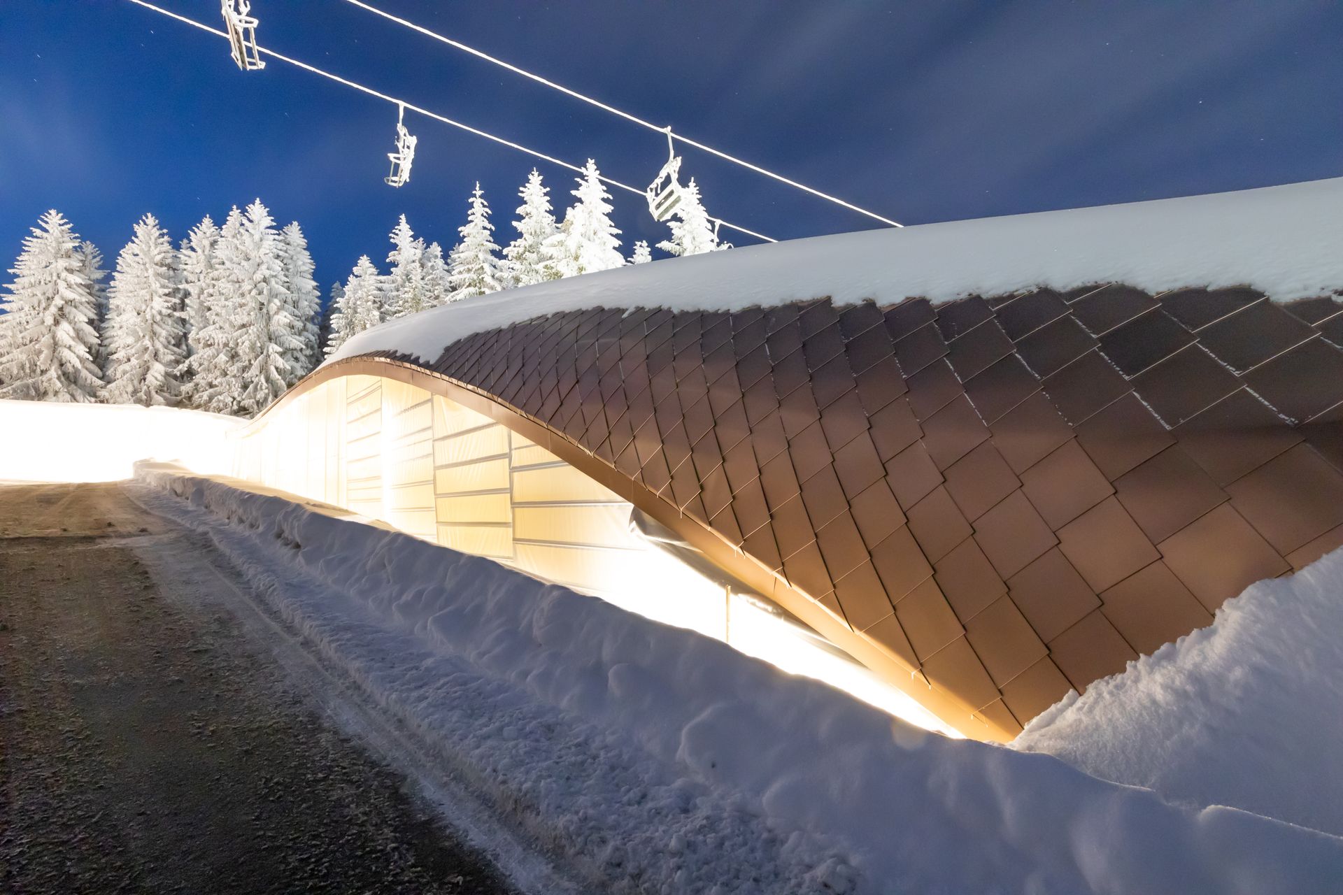 Architekturfotografie TSF Erfurt - Nachtaufnahme Beleuchtung, Rennrodelbahn Oberhof