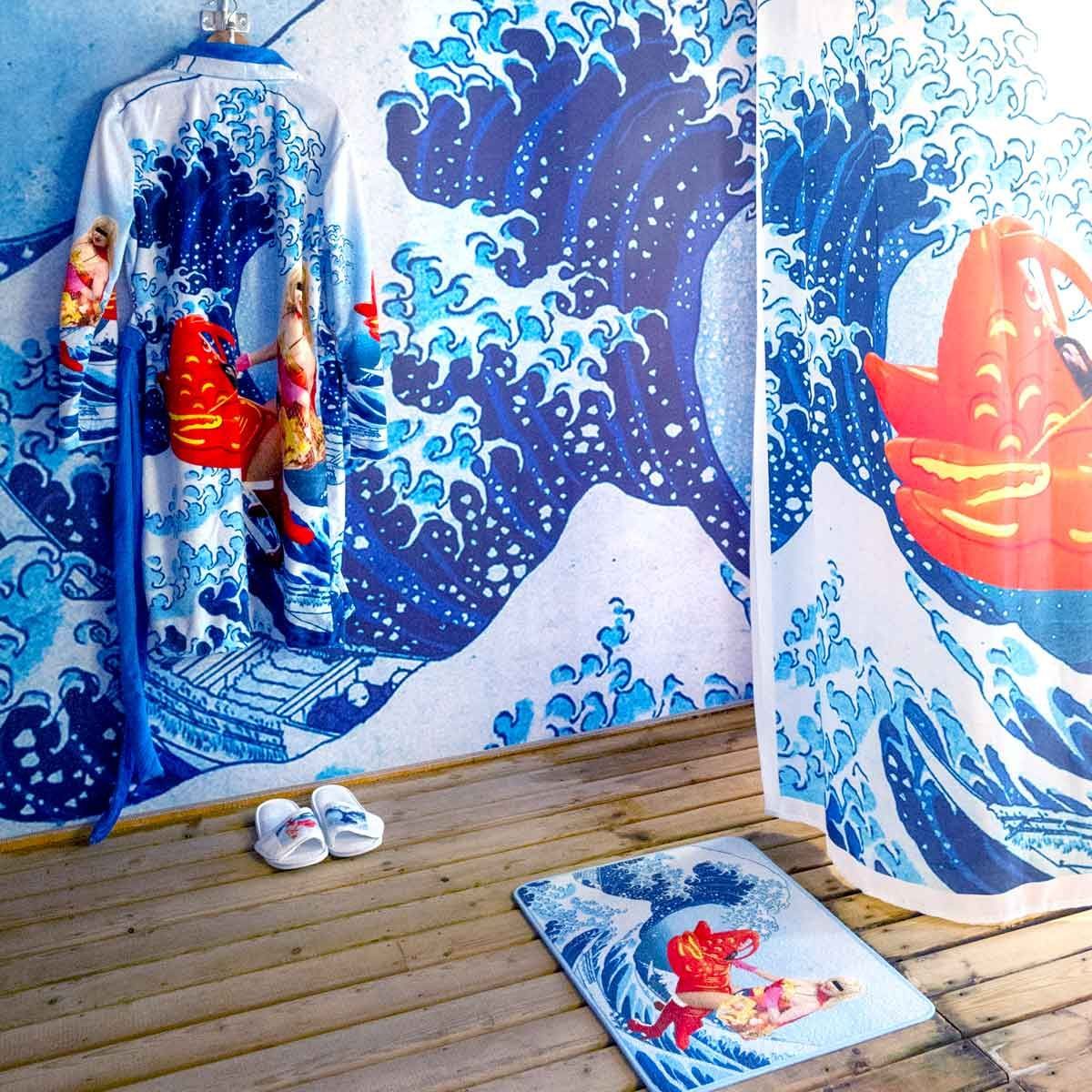 art contemporain contemporary art wonder woman photographie installation, home lobster hokusai vague