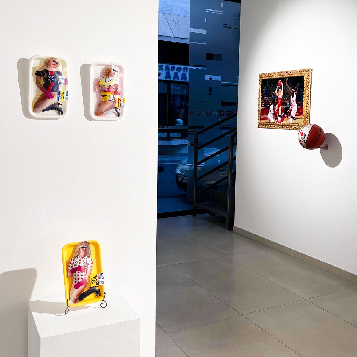 eve love sport self portrait auto portrait peinture artiste femme sculpture installation performance art contemporain artiste internationale slam musique larnaca solo show eve barquette exposition personnelle woman artist