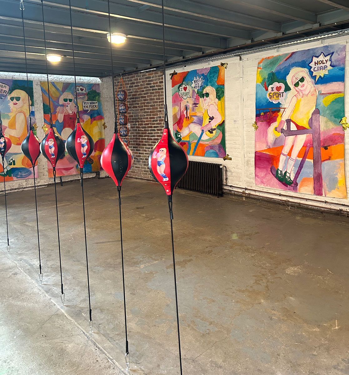 art performance art contemporain contemporary art photographie food installation plantes artificielles gonflables, perles passementeries led, beautiful peinture painting acrylique on canvas grande peinture self portrait sport jakmousse punching ball olympic games paris 2024