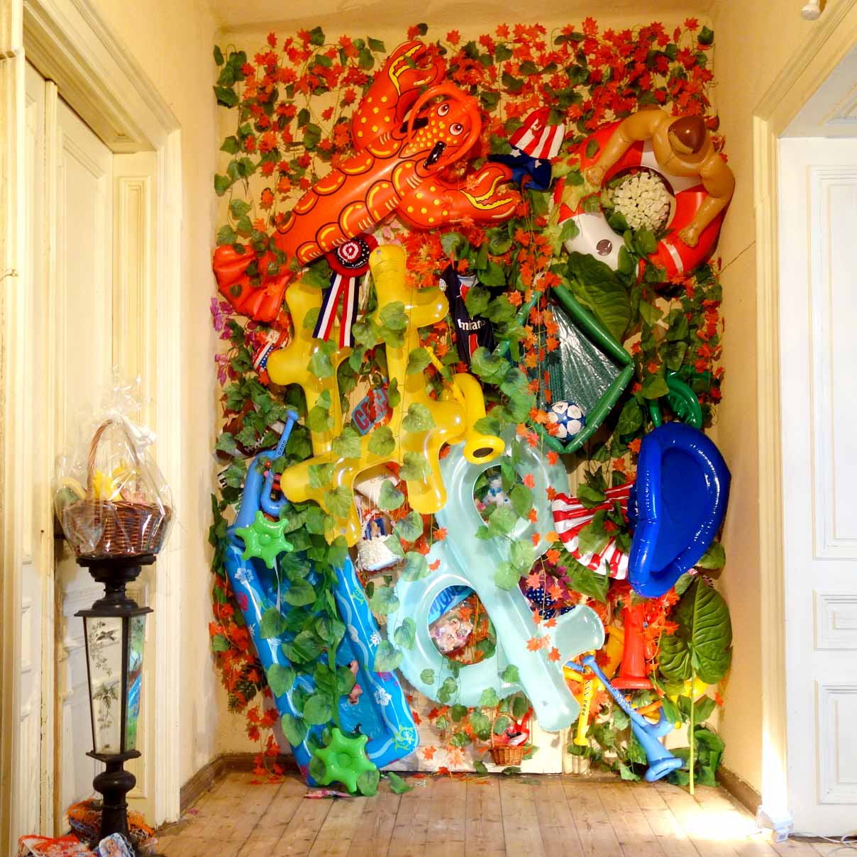 eve love sport self portrait auto portrait peinture artiste femme sculpture installation performance art contemporain artiste internationale slam musique larnaca solo show eve barquette exposition personnelle woman artist galerie Lara Vincy Paris France ballon de football americain american football eve paradise jakmousse pouce ok emoji emoticone perle plastique objet installation water tower art fest sofia bulgaria