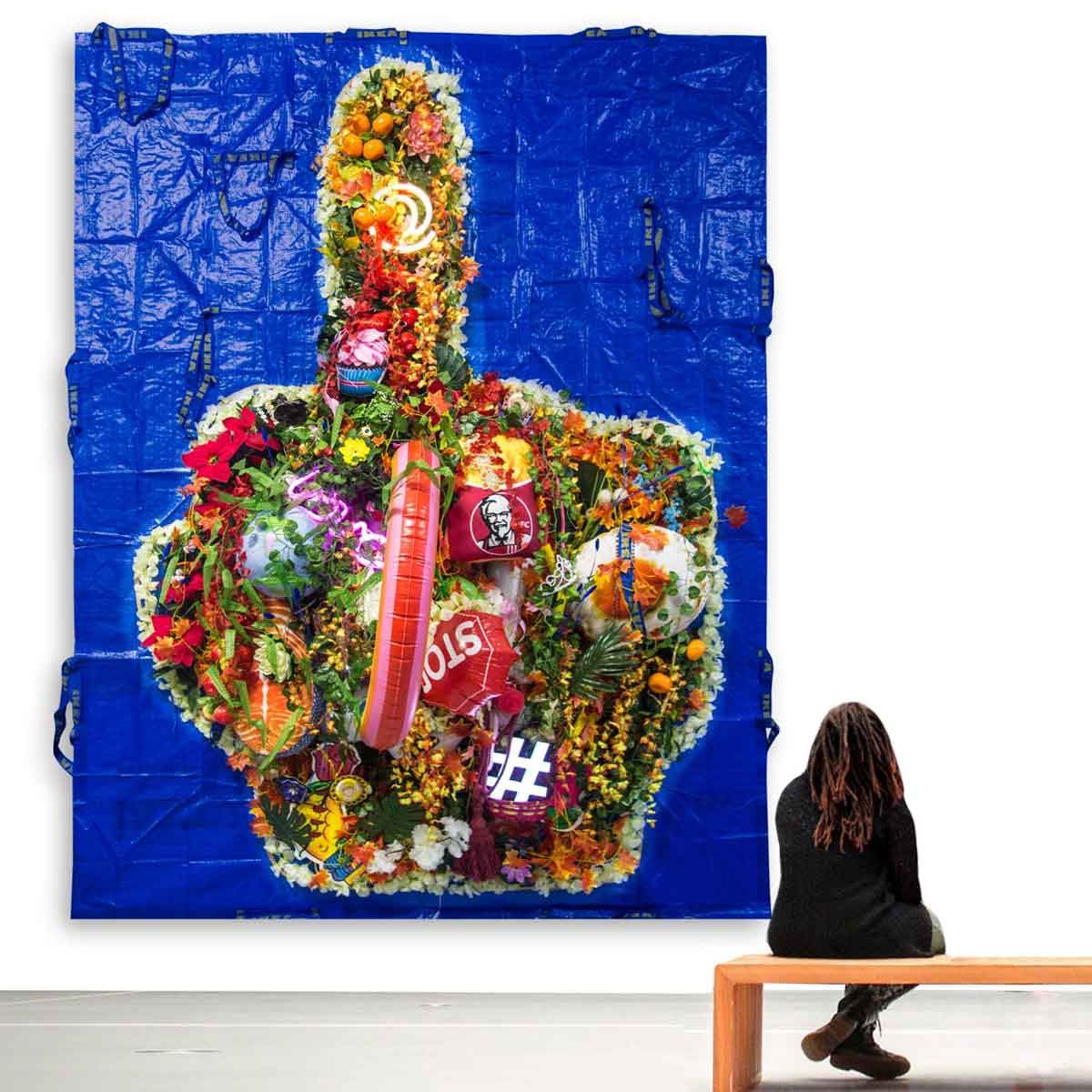 art performance art contemporain contemporary art wonder woman photographie food instllation, plantes artificielles, gonflables, perles passementeries, led