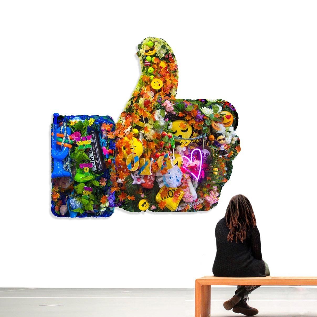 eve love sport self portrait auto portrait peinture artiste femme sculpture installation performance art contemporain artiste internationale slam musique larnaca solo show eve barquette exposition personnelle woman artist galerie Lara Vincy Paris France ballon de football americain american football eve paradise jakmousse pouce ok emoji emoticone perle plastique objet installation object