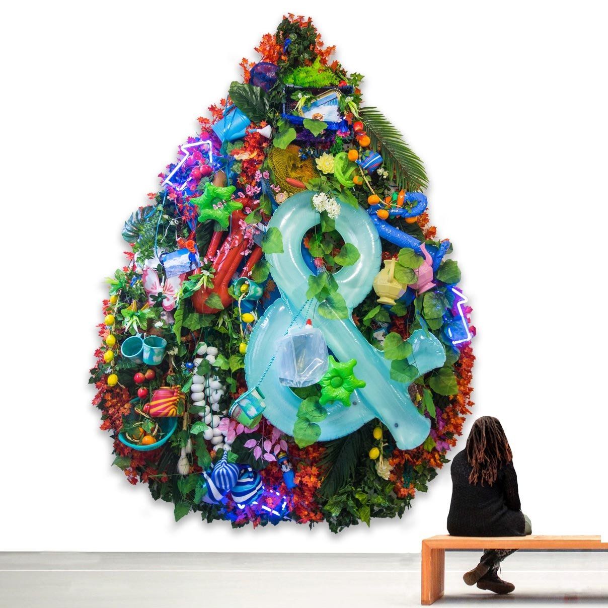 instllation, plantes artificielles, gonflables, art performance art contemporain contemporary art wonder woman photographie food