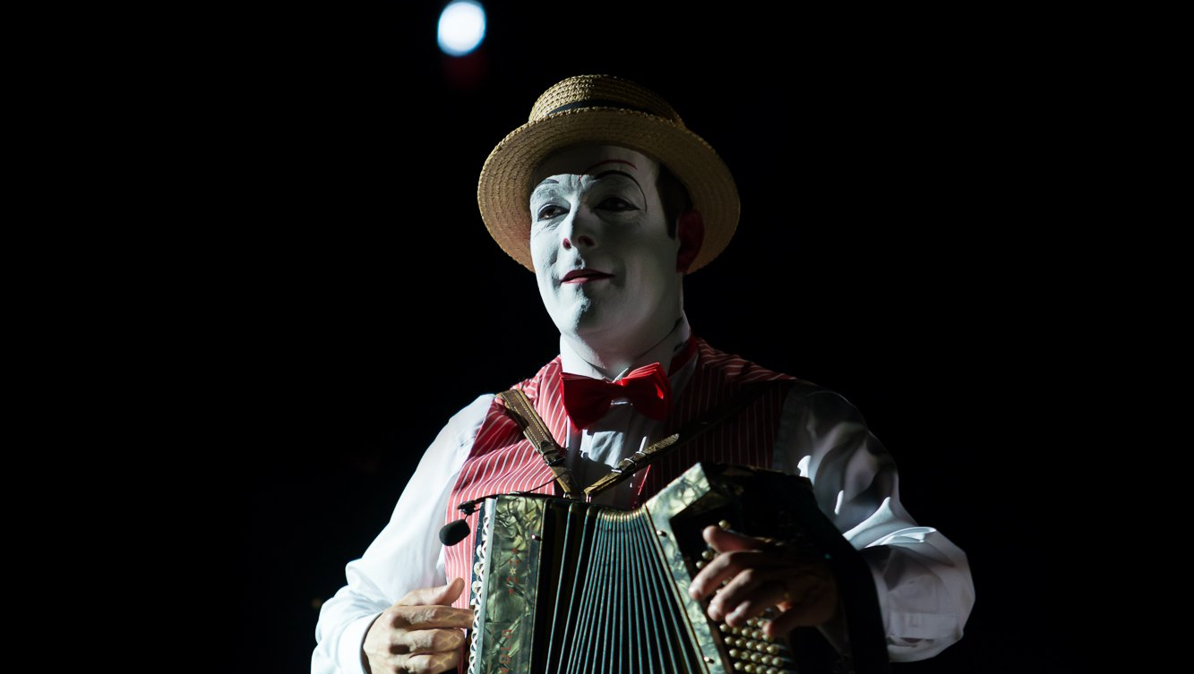 Menschen, People, Porträt, Portrait, Cirkus Krone, Single, Artist, Künstler