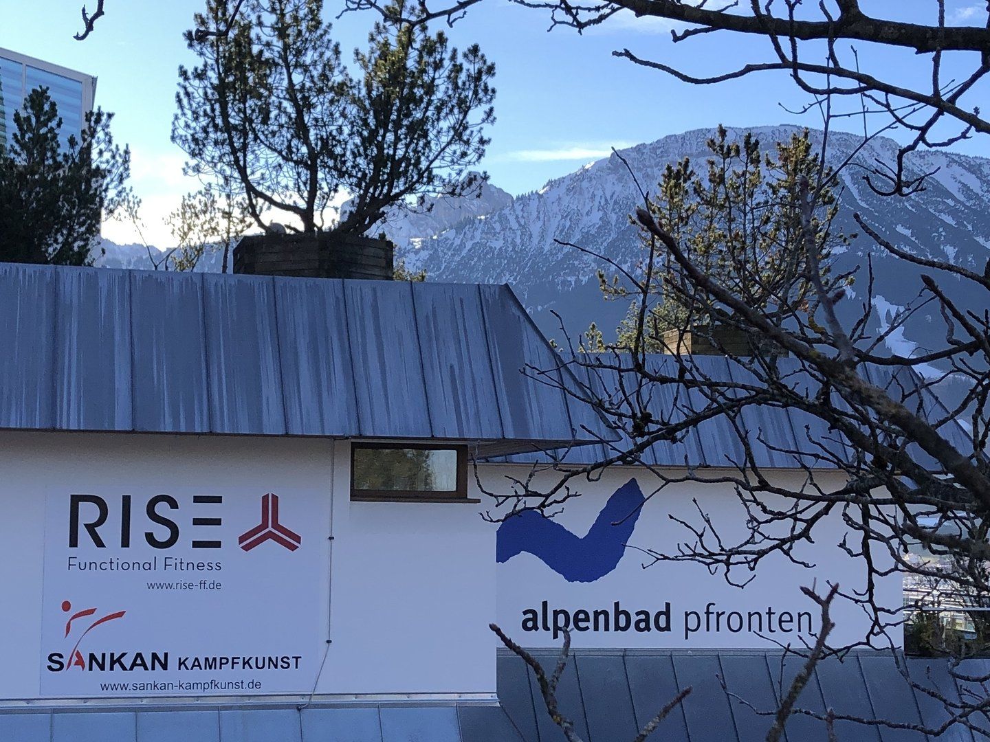 Du findest uns im Alpenbad Pfronten. SANKAN Kampfkunst und Karate in Pfronten