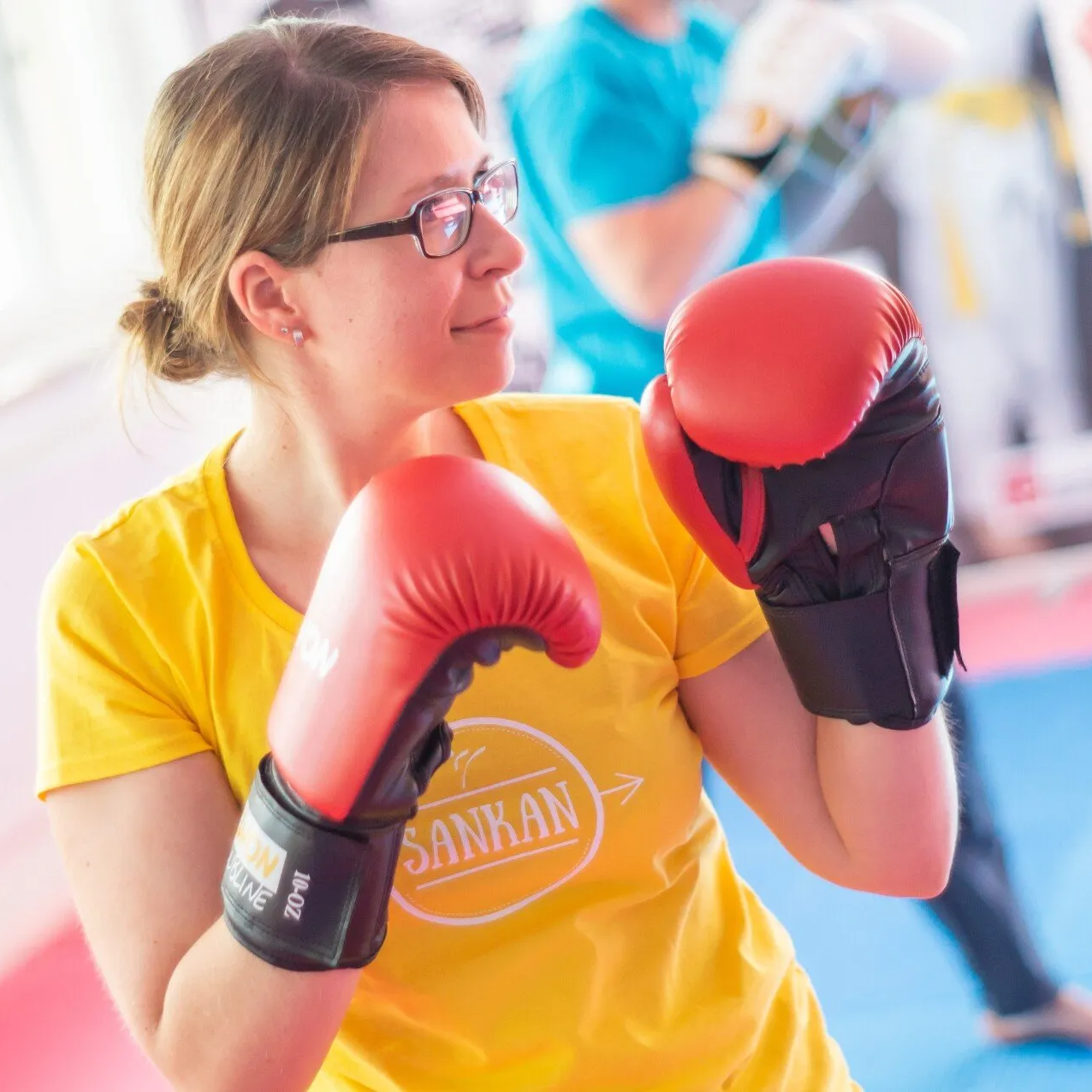 SANKAN FIT´n´FUN Boxing - für jede Frau, für jeden Mann! Aktionsreiche, dynamische Übungen aus den Kampfkünsten Karate und Kickboxing stärken ihre Kraft, Kondition und Ausdauer.