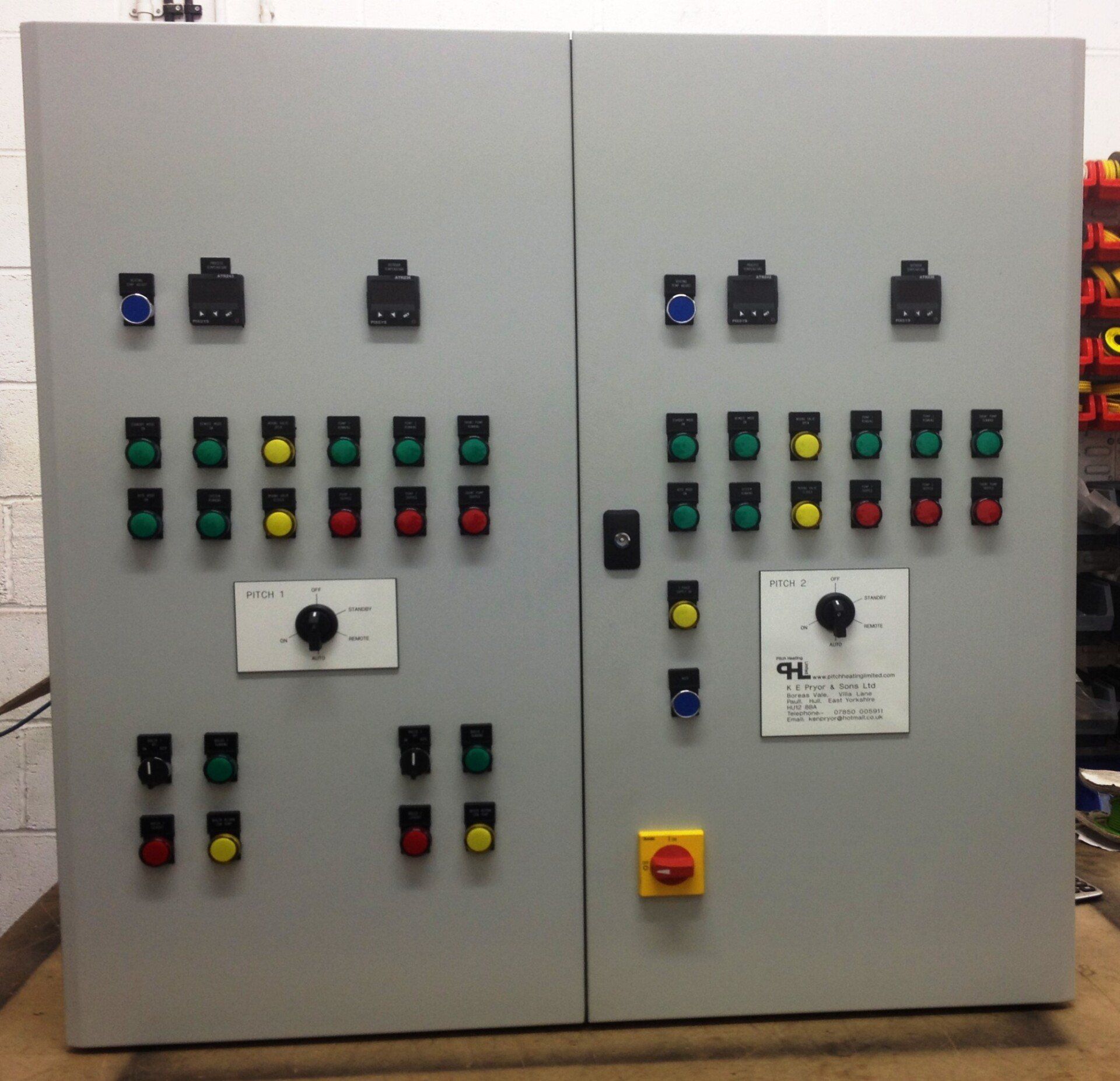 Control panel buttons, LED indicators and temperature controllers