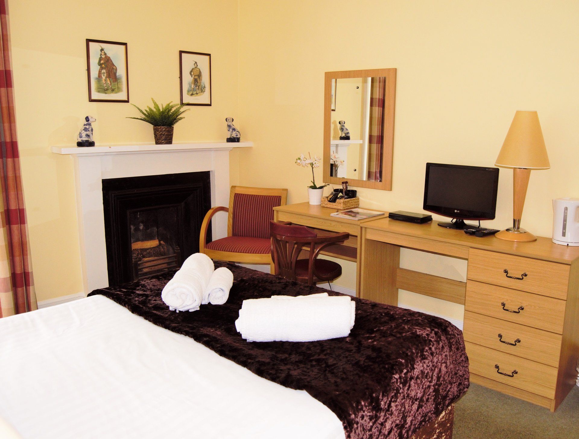 Bridge of Cally Hotel, Standard double bedroom