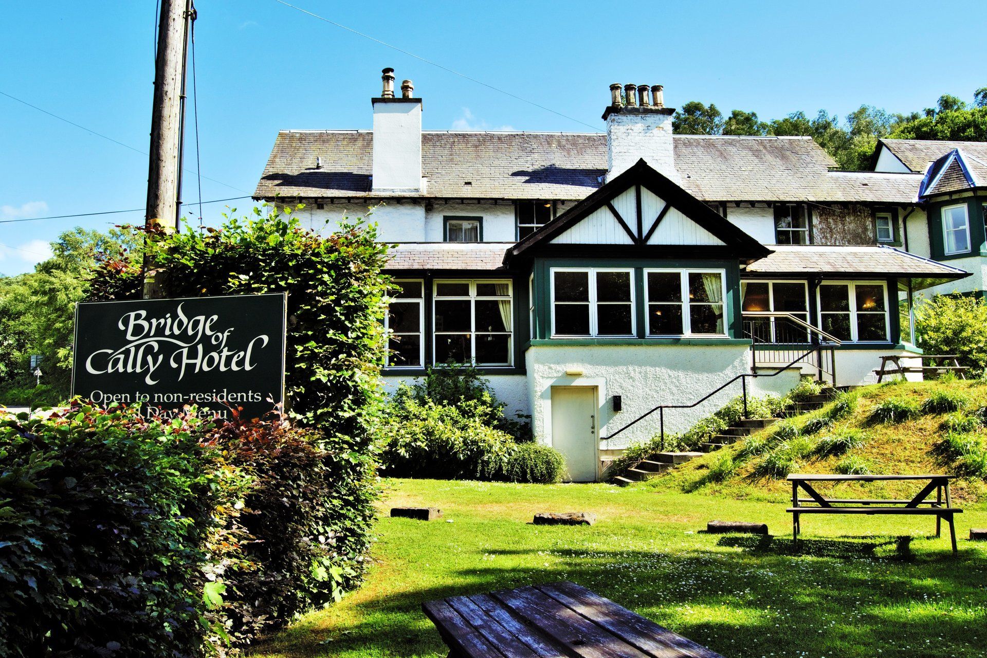 Bridge of Cally Hotel, Beer garden