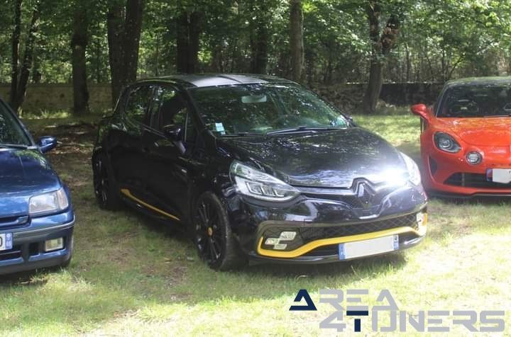 Koi Event
Imagen del reportaje de la revista Tuning Area4tuners.es, de la concentración de coches Tuning del año 2024 en Saint Jean Beauregard, Francia.