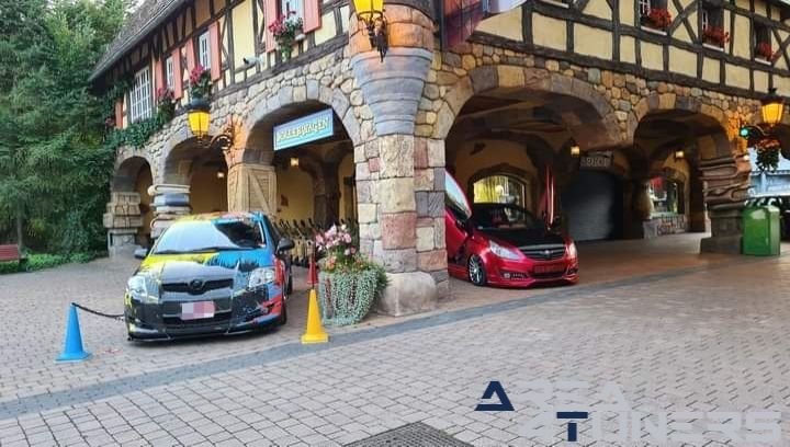 Cars And Coasters
Imagen del reportaje de la revista Tuning Area4tuners.es, de la concentración de coches Tuning del año 2024 en Habloch, Alemania.