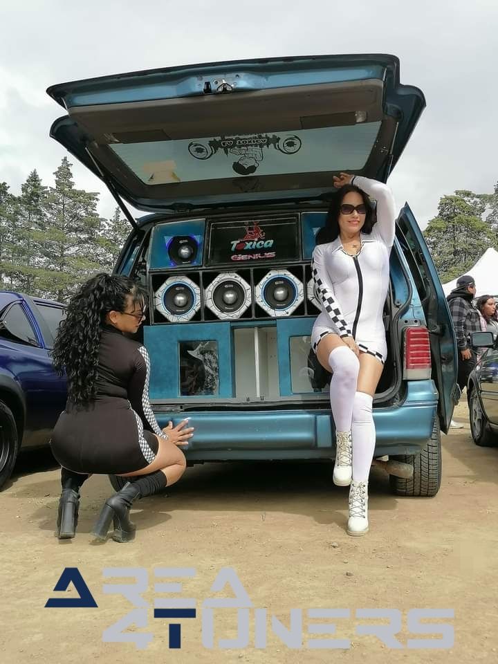 Competencia Y Exhibición Sta. María Tocatlan
Imagen del reportaje de la revista Tuning Area4tuners.es, de la concentración de coches Tuning del año 2024 en Santa María Tocatlan, México.