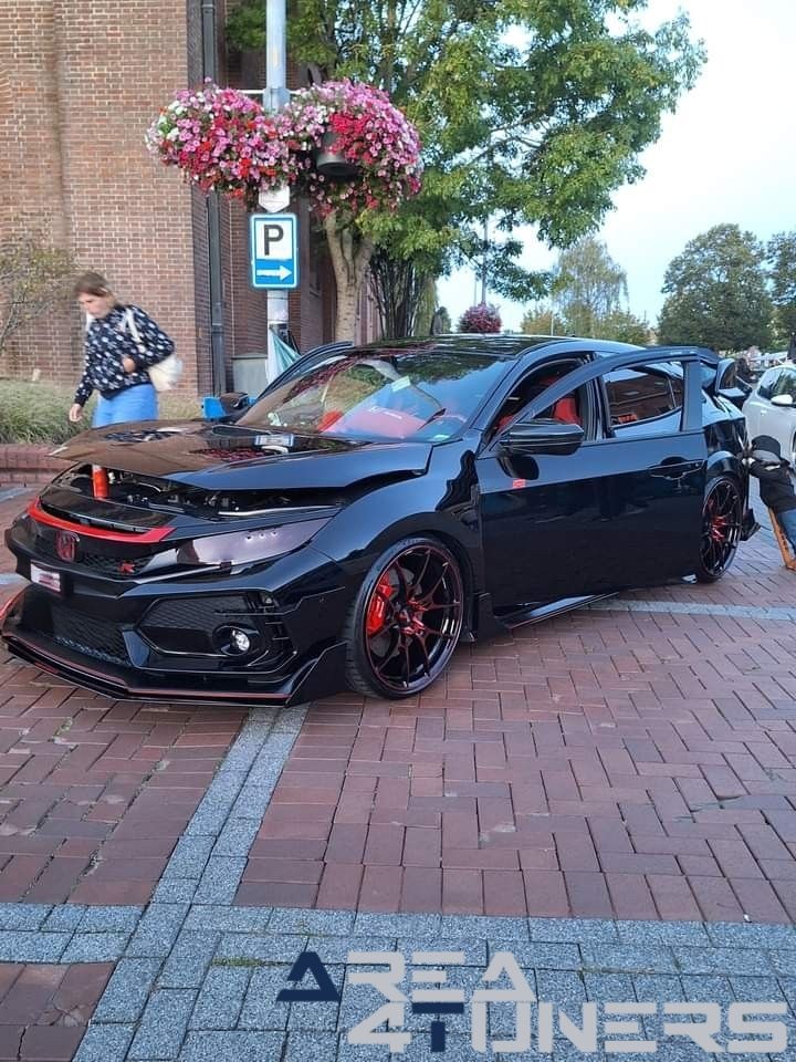 German Statics Valhalla
Imagen del reportaje de la revista Tuning Area4tuners.es, de la concentración de coches Tuning del año 2024 en Groesbeek, Holanda.