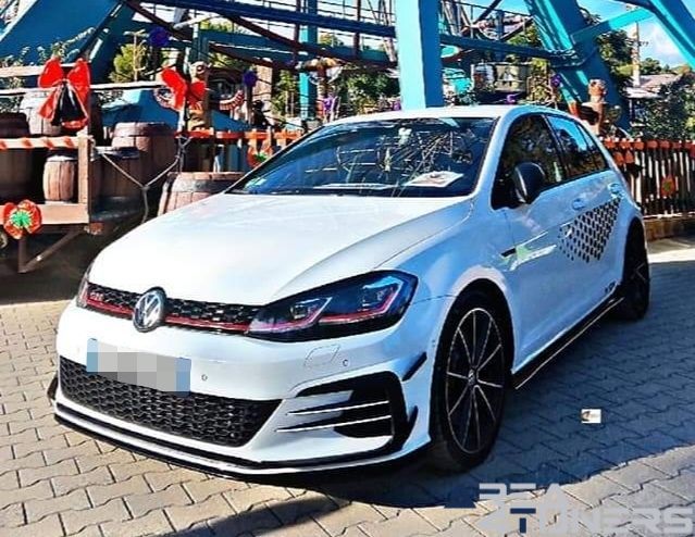 Ok Corral Customs Car
Imagen del reportaje de la revista Tuning Area4tuners.es, de la concentración de coches Tuning del año 2024 en Cuges Les Pins, Francia.