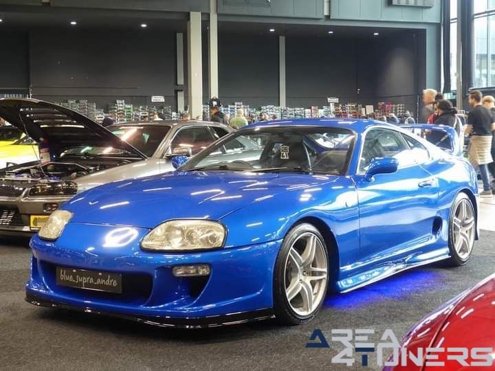 100% Auto Live
Imagen del reportaje de la revista Tuning Area4tuners.es, de la concentración de coches Tuning del año 2024 en Rotterdam, Holanda.