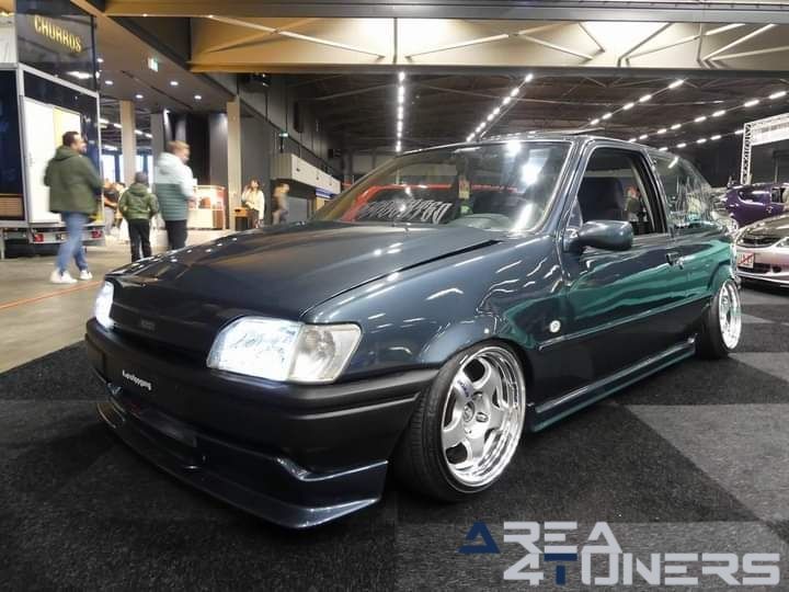 100% Auto Live
Imagen del reportaje de la revista Tuning Area4tuners.es, de la concentración de coches Tuning del año 2024 en Rotterdam, Holanda.