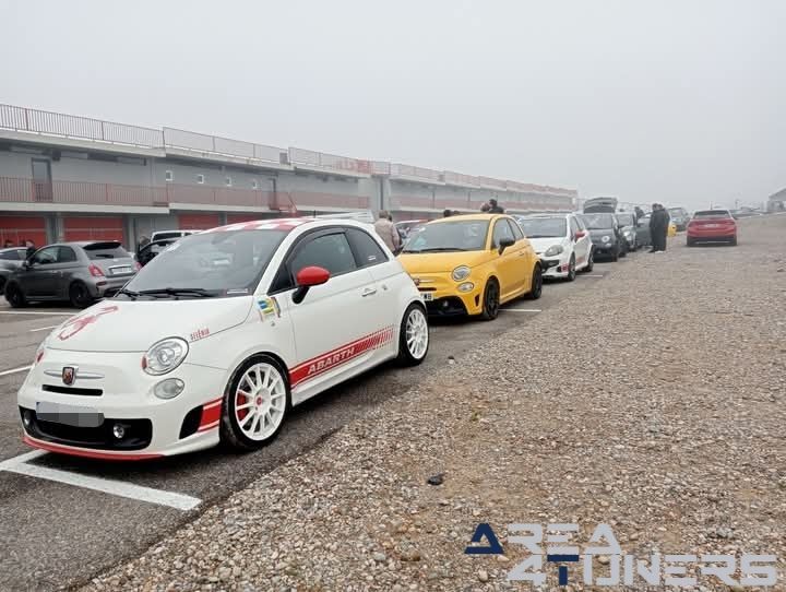 KDD Alcarras
Imagen del reportaje de la revista Tuning Area4tuners.es, de la concentración de coches Tuning del año 2025 en Alcarras, Lérida, España.