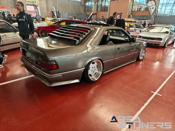 Guarida Motor Show 2026
Imagen del reportaje de la revista Tuning Area4tuners.es, de la concentración de coches Tuning del año 2025 en Teruel, España.