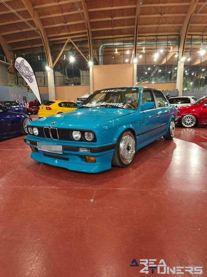 Guarida Motor Show 2026
Imagen del reportaje de la revista Tuning Area4tuners.es, de la concentración de coches Tuning del año 2025 en Teruel, España.