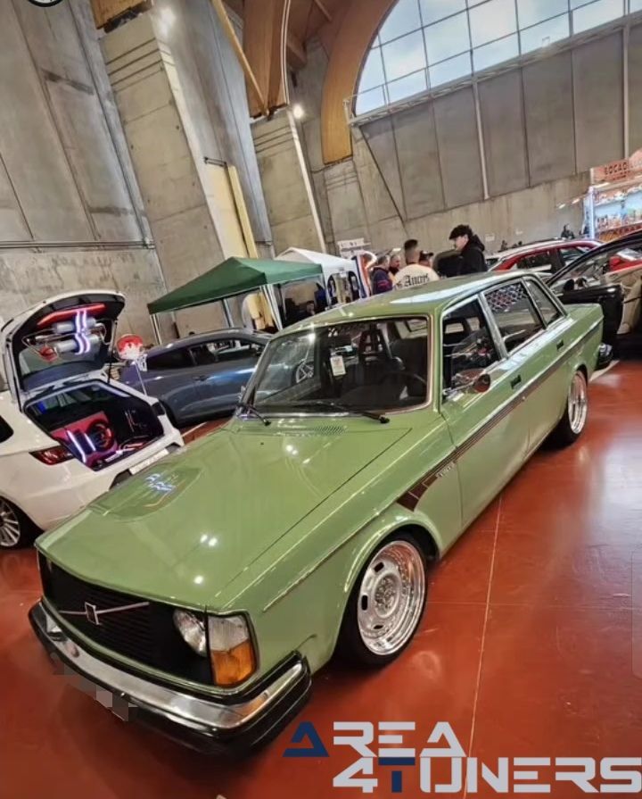 Guarida Motor Show 2026
Imagen del reportaje de la revista Tuning Area4tuners.es, de la concentración de coches Tuning del año 2025 en Teruel, España.
