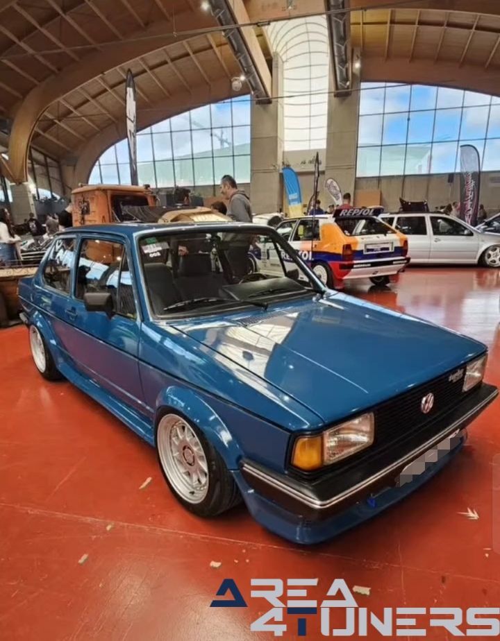Guarida Motor Show 2026
Imagen del reportaje de la revista Tuning Area4tuners.es, de la concentración de coches Tuning del año 2025 en Teruel, España.