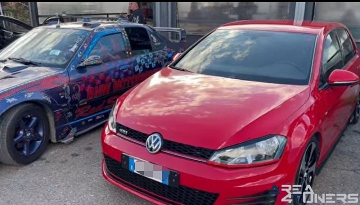 Primo Raduno Bar 2000
Imagen del reportaje de la revista Tuning Area4tuners.es, de la concentración de coches Tuning del año 2025 en Crevalcore, Italia.