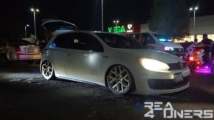 Convivencia Atizapán
Imagen del reportaje de la revista Tuning Area4tuners.es, de la concentración de coches Tuning del año 2025 en Atizapán, México.