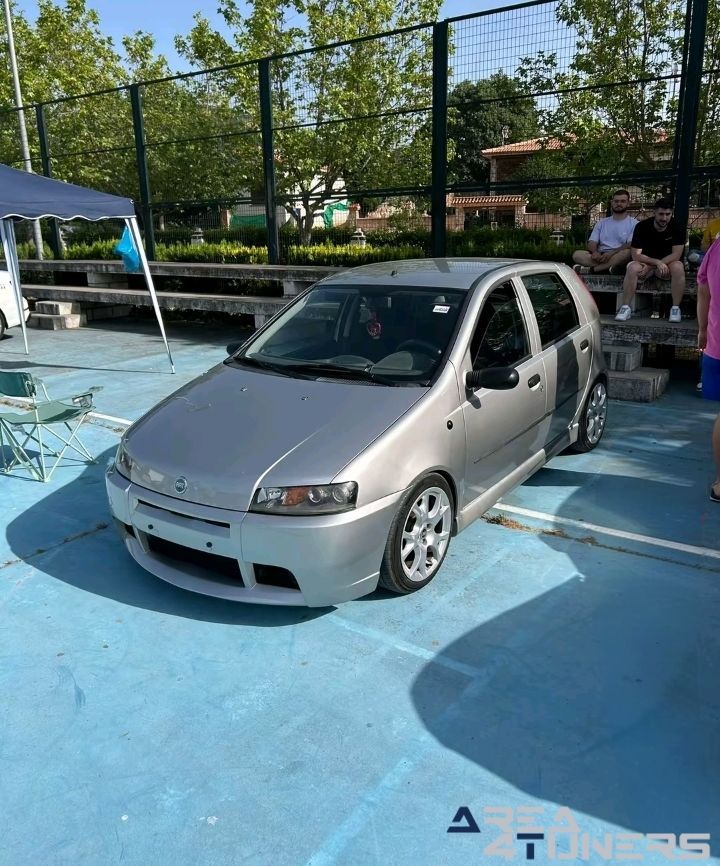 4a KDD Robledollano
Imagen del reportaje de la revista Tuning Area4tuners.es, de la concentración de coches Tuning del año 2025 en Robledollano, Cáceres, España.