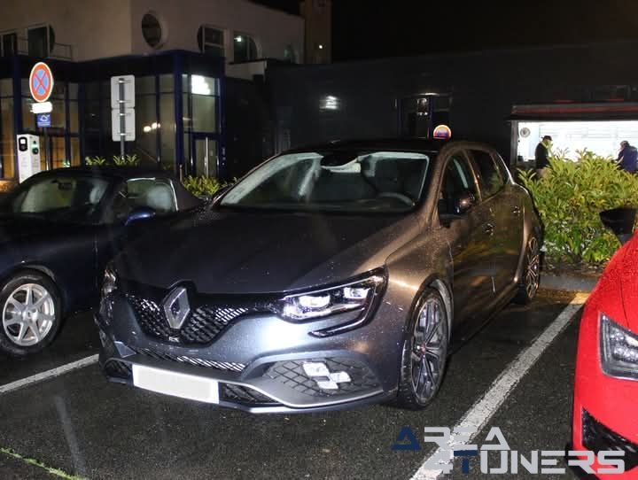 Automobile Malgre La Plugie
Imagen del reportaje de la revista Tuning Area4tuners.es, de la concentración de coches Tuning del año 2025 en Saint Dennis, Francia.