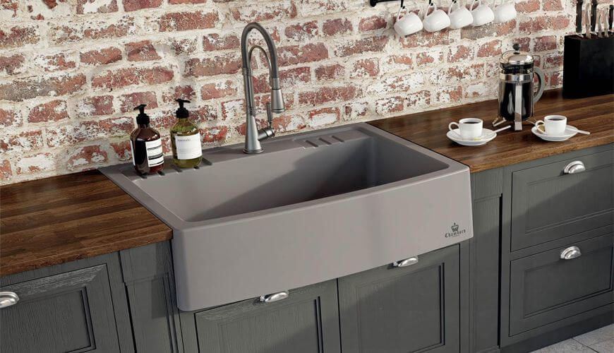 cocina clásica con fregadero de pila