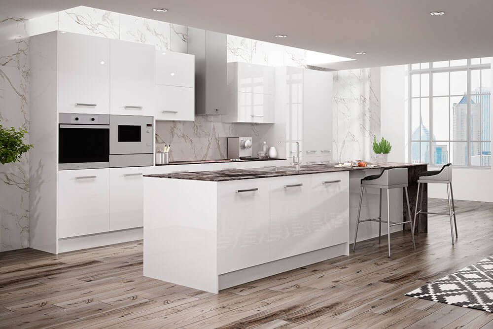cocina de diseño blanco con suelo en madera