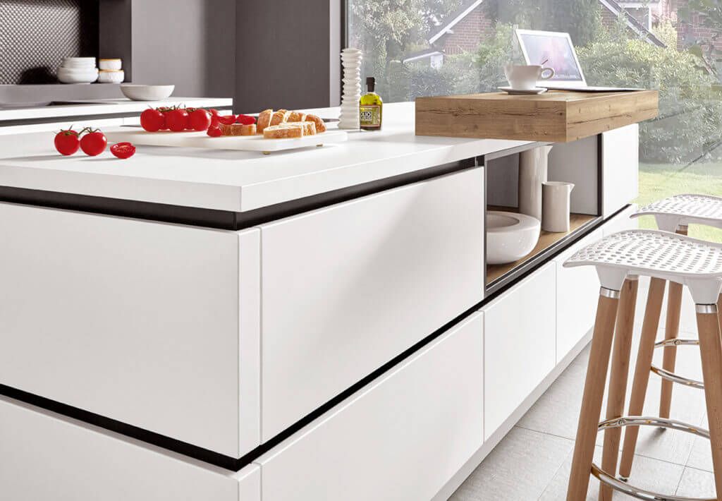 cocina gola blanca encimera blanca angular