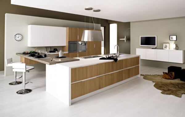 cocinas color en madera y blanco