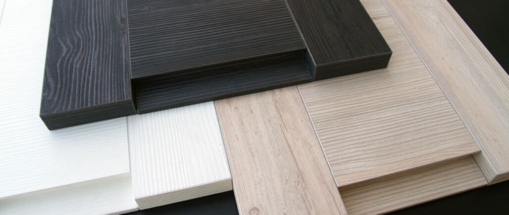 cocina con uñero laminado cajeado