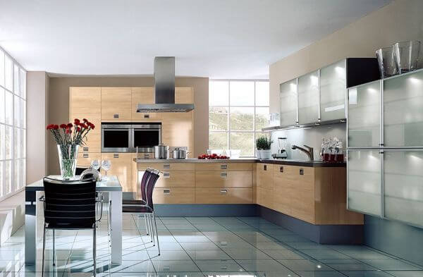 cocinas en l madera azul y cristal