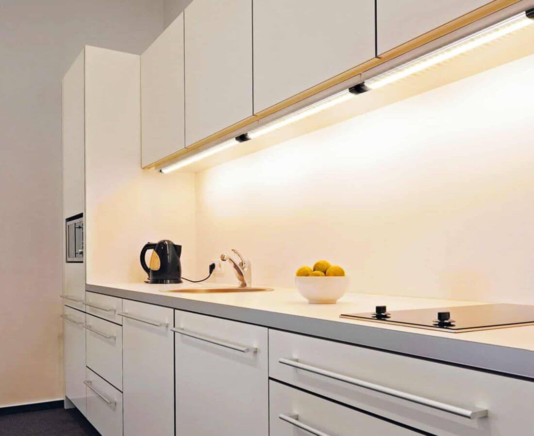 cocina sin luz natural bien iluminada