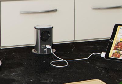 enchufe en encimera de cocina madrid