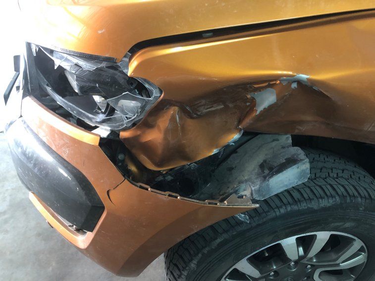 Accident Ford Ranger before repair
