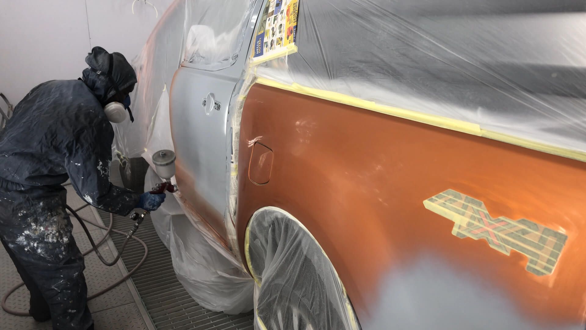 Accident Ford Ranger during spray painting